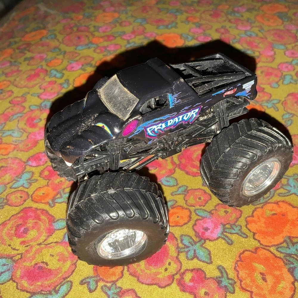 HOT WHEELS MONSTER TRUCK: Predator black body LOOSE 1/64 DIECAST